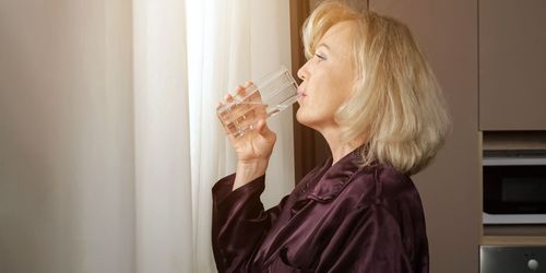 Combat Aging with Nutrition and Hydration Tips